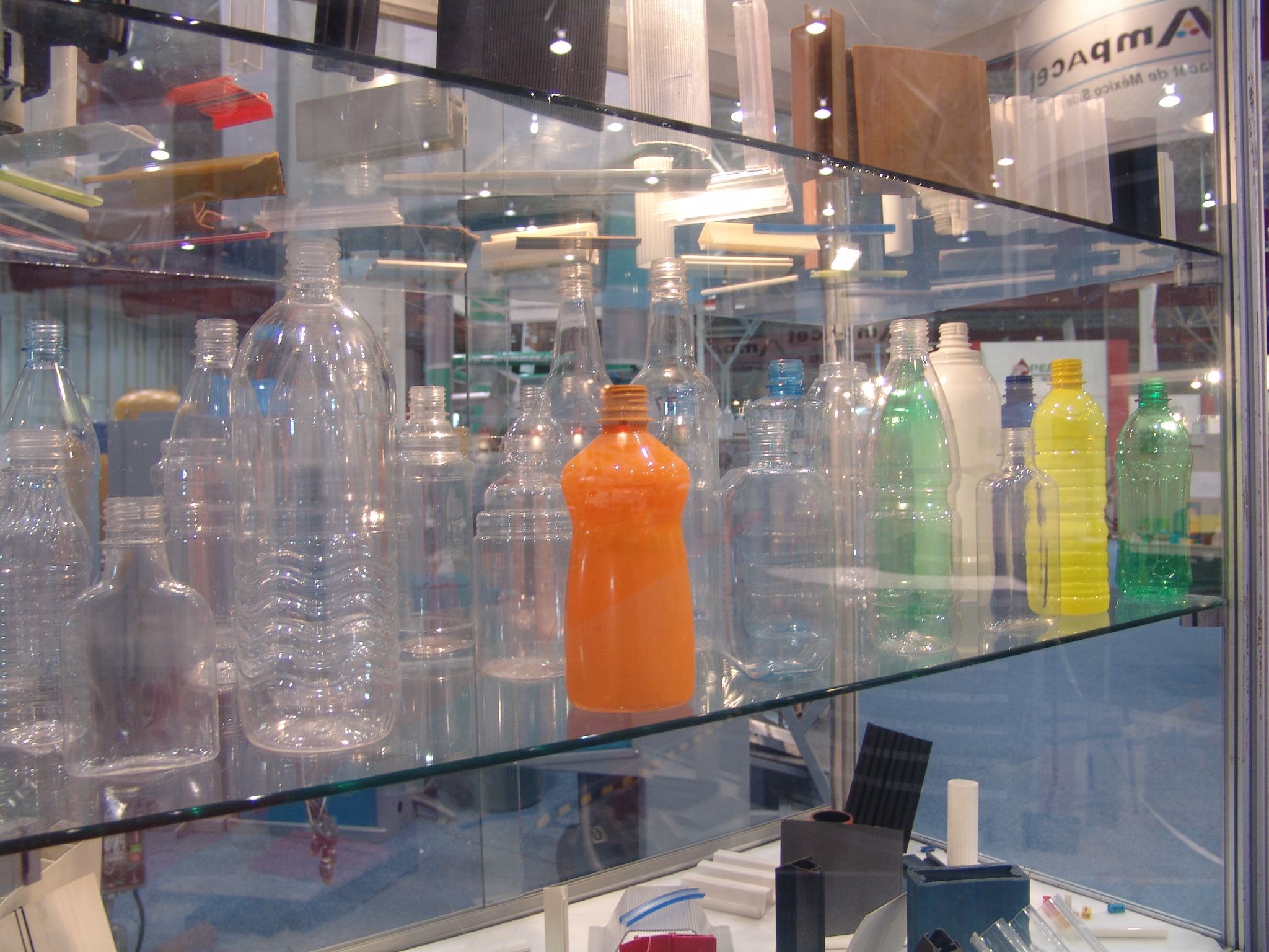 Exhibición de botellas PET
